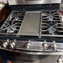 GE Gas Range / Oven 