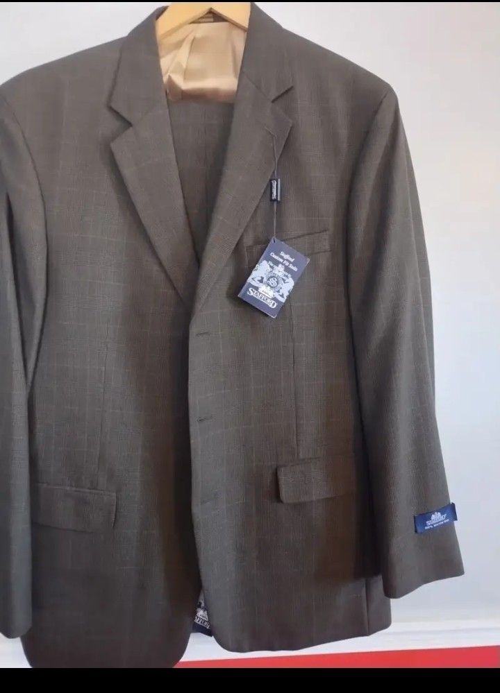 MEN'S 100% WOOL 3-BUTTON SUIT..... CHECK OUT MY PAGE FOR MORE ITEMS