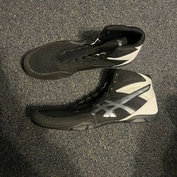 New Size 12 Men ASICS Wrestling Shoes