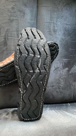New never worn very nice looking sandals