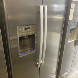 GE  GSS25GYPFS - new with full warranty  36 Inch Side-by-Side Refrigerator with 25.3 Cu. Ft. Capacity 