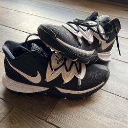 Kyrie Irving Basketball Shoes