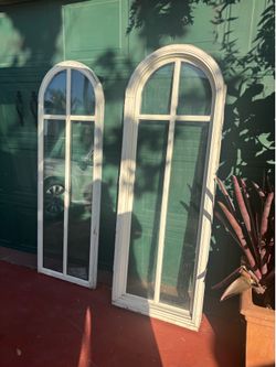 2 round windows good condition