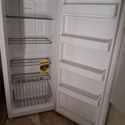 Frigidaire 13 Cubic Foot Stand Up Deep Freeze Freezer