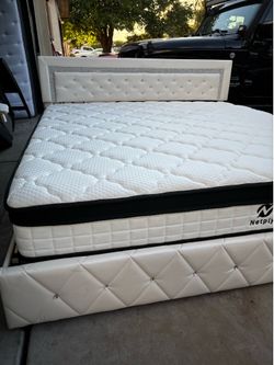 Cama king con colchón pilow top excelentes condiciones