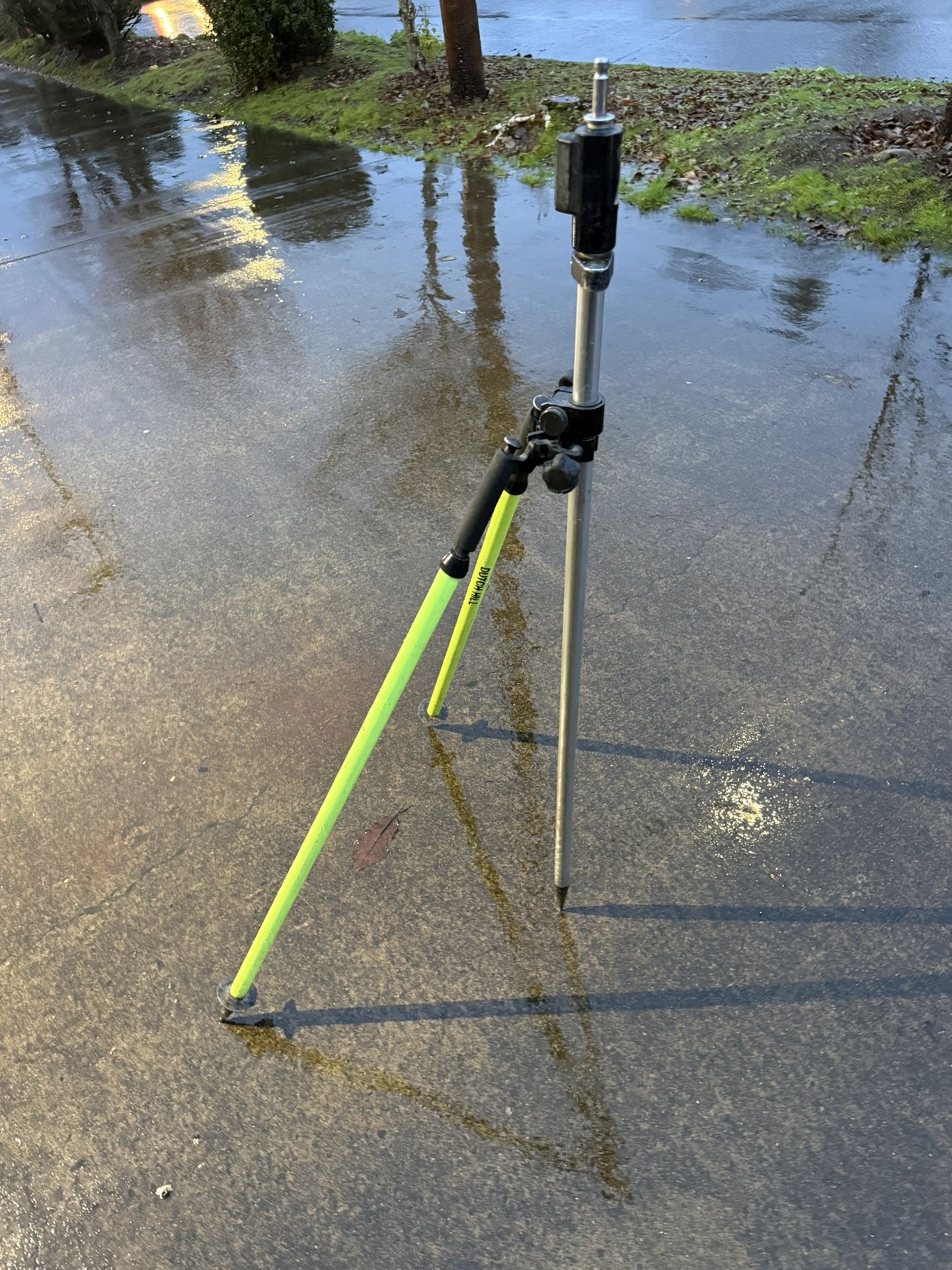 Dutch Hill Survey Tripod