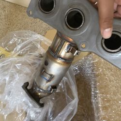 2008 Toyota Camry Exhaust Manifold (Brand New)