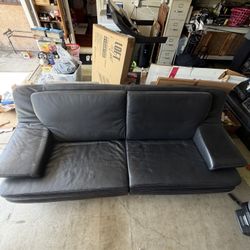 BLACK LEATHER COUCH
