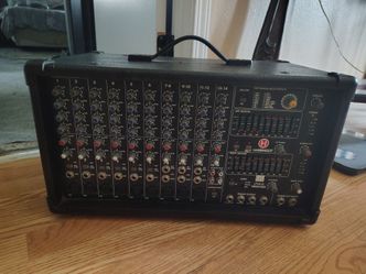 Harbinger LP9800 powered mixer