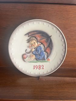 MJ Hummel 12th Annual Porcelain Plate From 1982