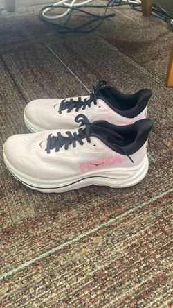 Hoka women’s shoes size 7d (wide)
