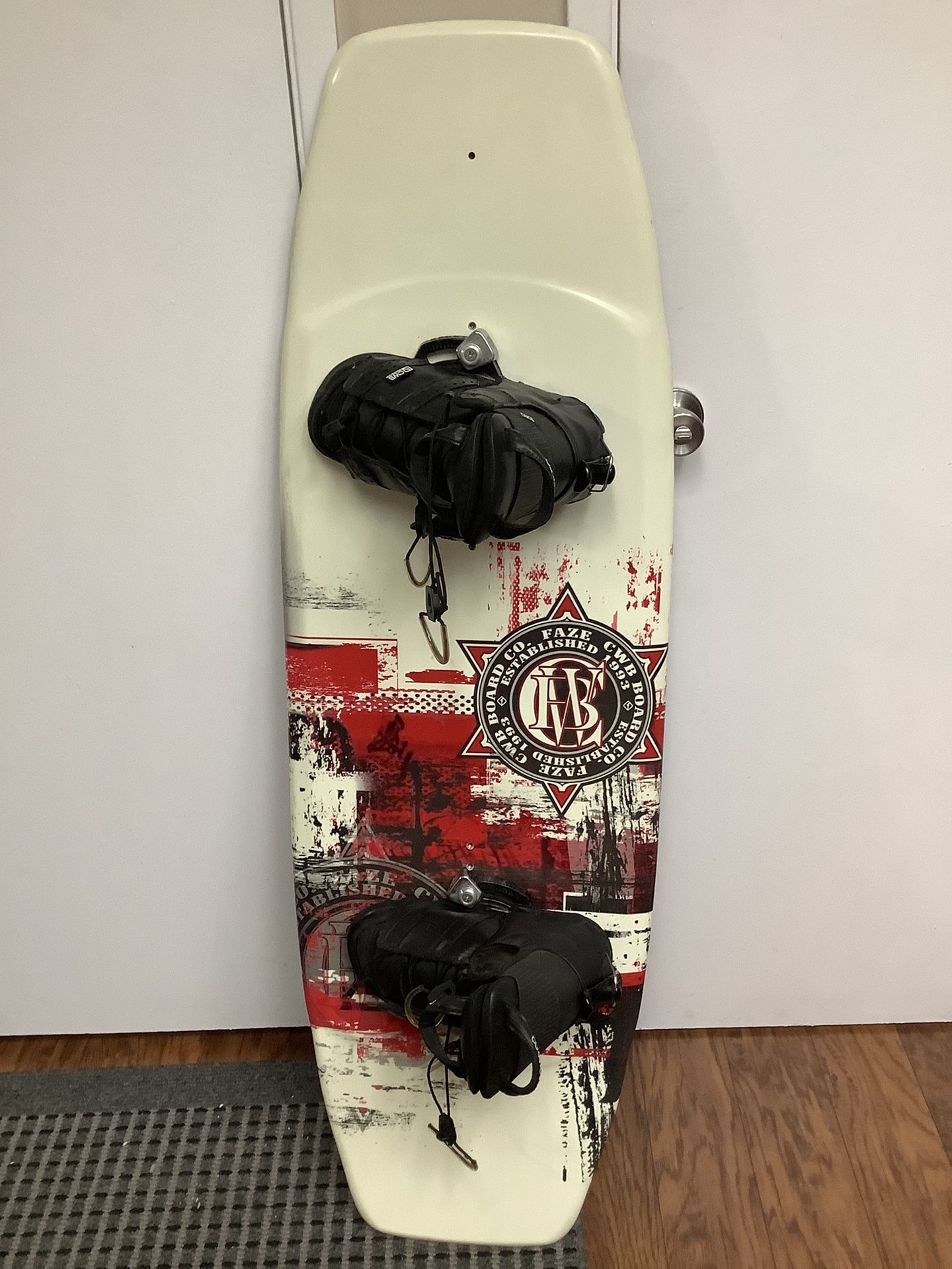 134 cwb Faze wakeboard men’s 5-8 cwb Toro bindings