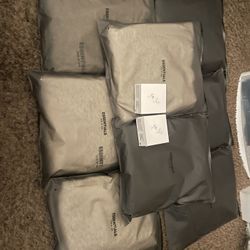 Essentials Hoodies M And L 40 Per