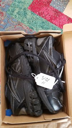 Boys Reebox size 11