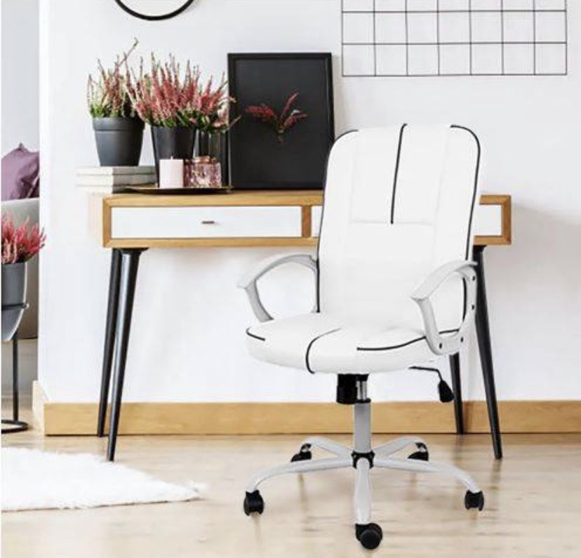 White PU Leather Desk Chair Adjustable Office Chair - New!
