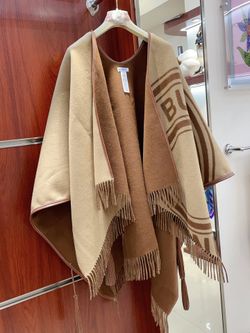 Burberry classic cape with versatile colors