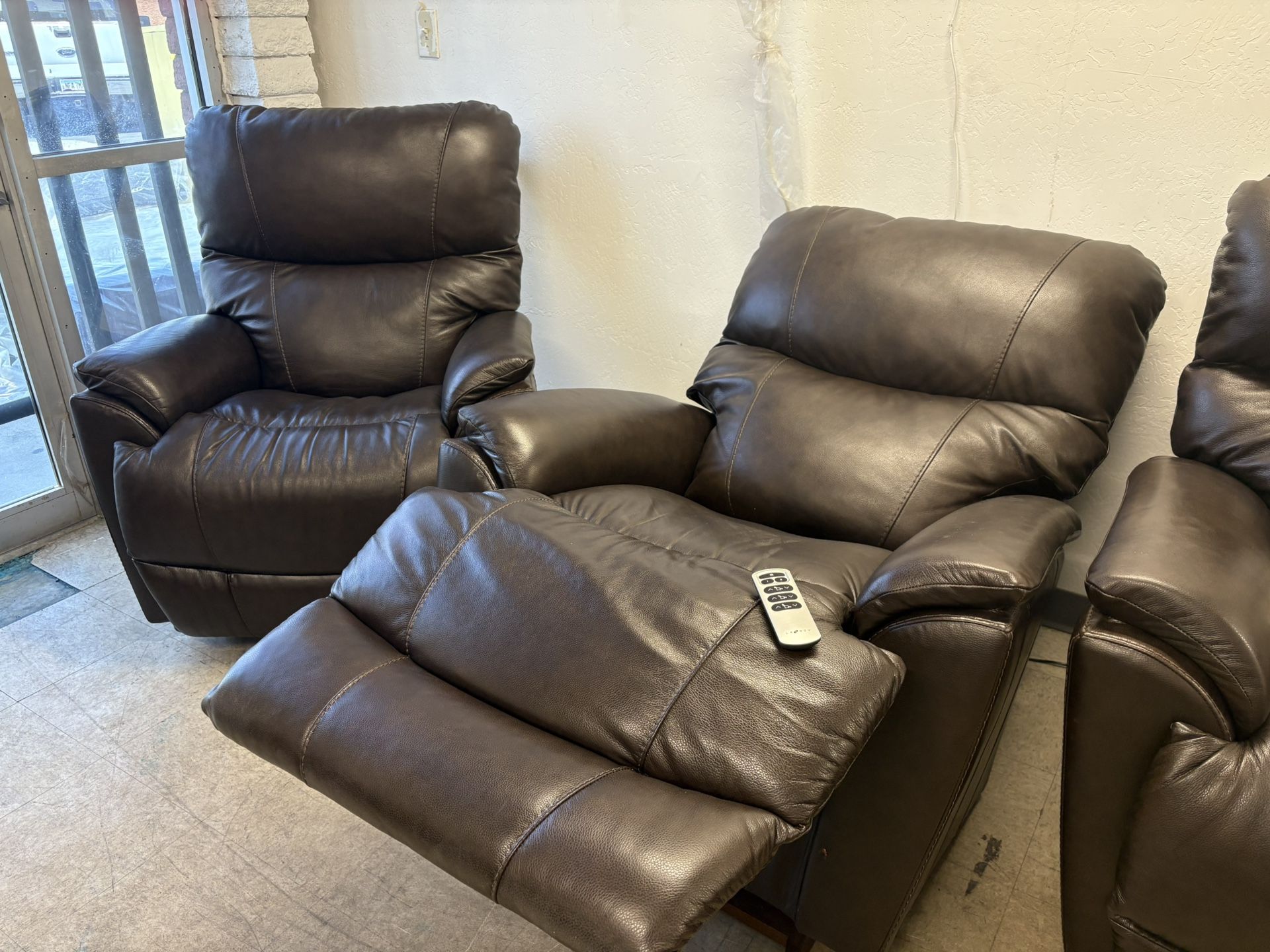 2 MATCHING LAZY BOY ROCKER POWER RECLINERS