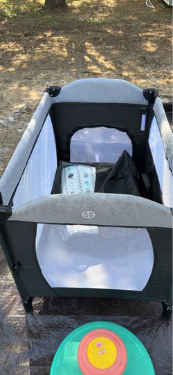 🍼 PACK ’N PLAY WITH CHANGING STATION — $30 🍼