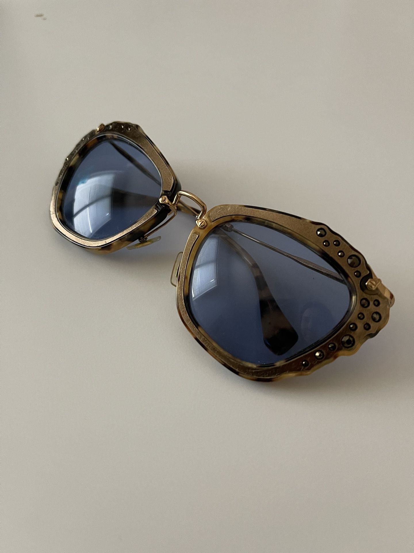 AUTHENTIC SUNGLASSES MIU MIU