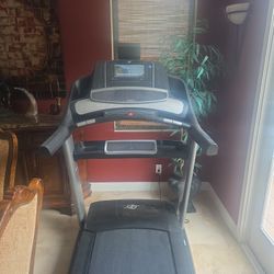NordicTrack Commercial 2450 Treadmill – iFit Touchscreen – Gym Quality