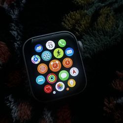 Apple Watch Series 6 (GPS + Cellular)