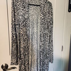 Women’s Open Leopard Print Sweater Robe