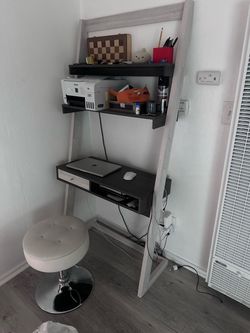 Computer table ladder