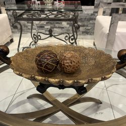 ✨💛 Beautiful Oval Glass Coffee Table + Centerpiece Included! 💛✨ 💛✨