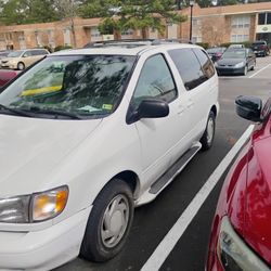 1998 Toyota Sienna Van 