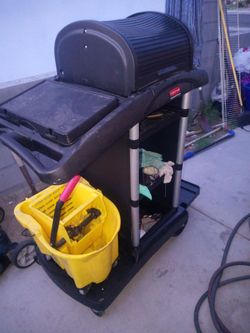 Rubbermaid executive janitorial cart