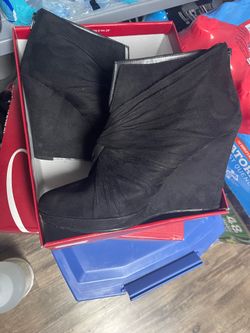 Women’s wedge boots