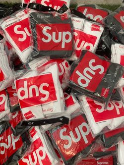 Supreme x Hanes Cushion Crew Socks 4-Pack
