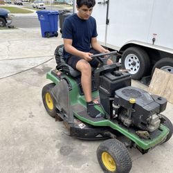 Drivable lawnmower