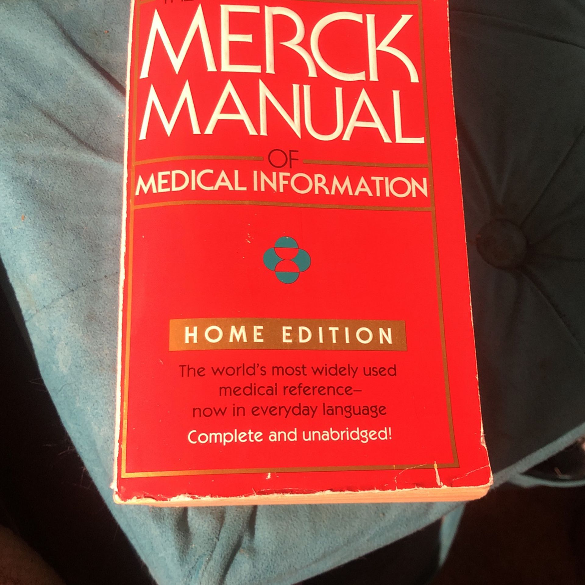 Book. Merck Manual 