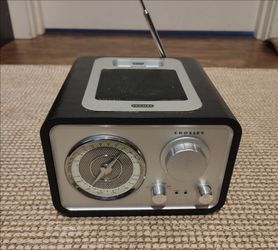 Crosley CR3009A iSolo Retro AM/FM Radio