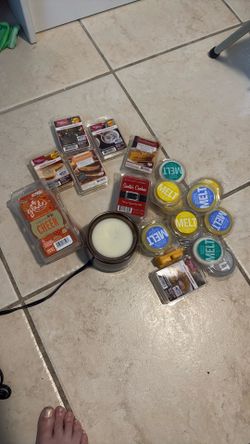 Wax Warmer And Scented cube Bundle 