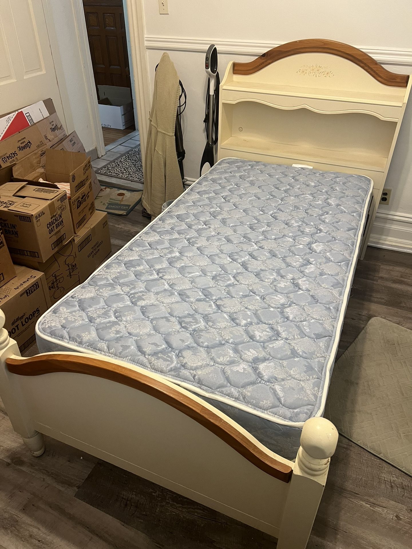White Solid Wood 3-Piece Bedroom Set