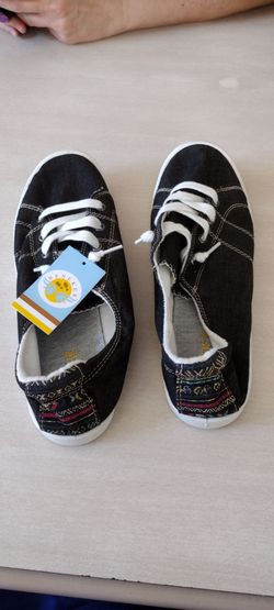 BENEKER BLACK TENNIS SHOES