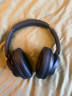 Like new Sony Ch720N noise canceling wireless headphones with case
