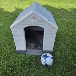 Very Durable Medium. Sized Dog House