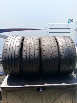 Tire 265 40 22 50 106 XL