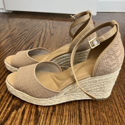 Cost Island Wedge Sandal Sz 10