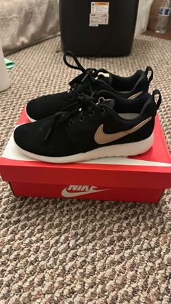 Women’s Nike Roshe One Prm Size 6