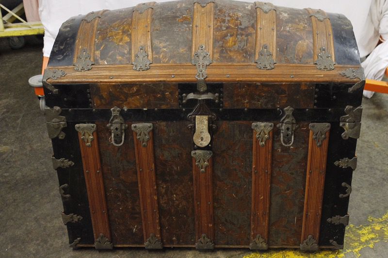 Vintage Vuitton steamer trunk closes at $6,875 - Antique Trader