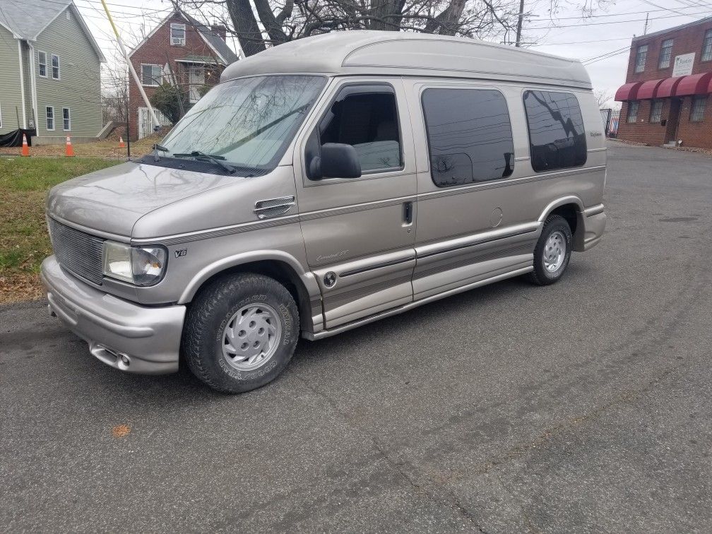 2001 Ford Econoline Wagon