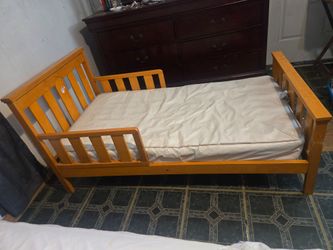 Toddler bed with mattress