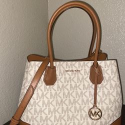MICHAEL KORS MERCER GALLERY VANILLA LUGGAGE MEDIUM