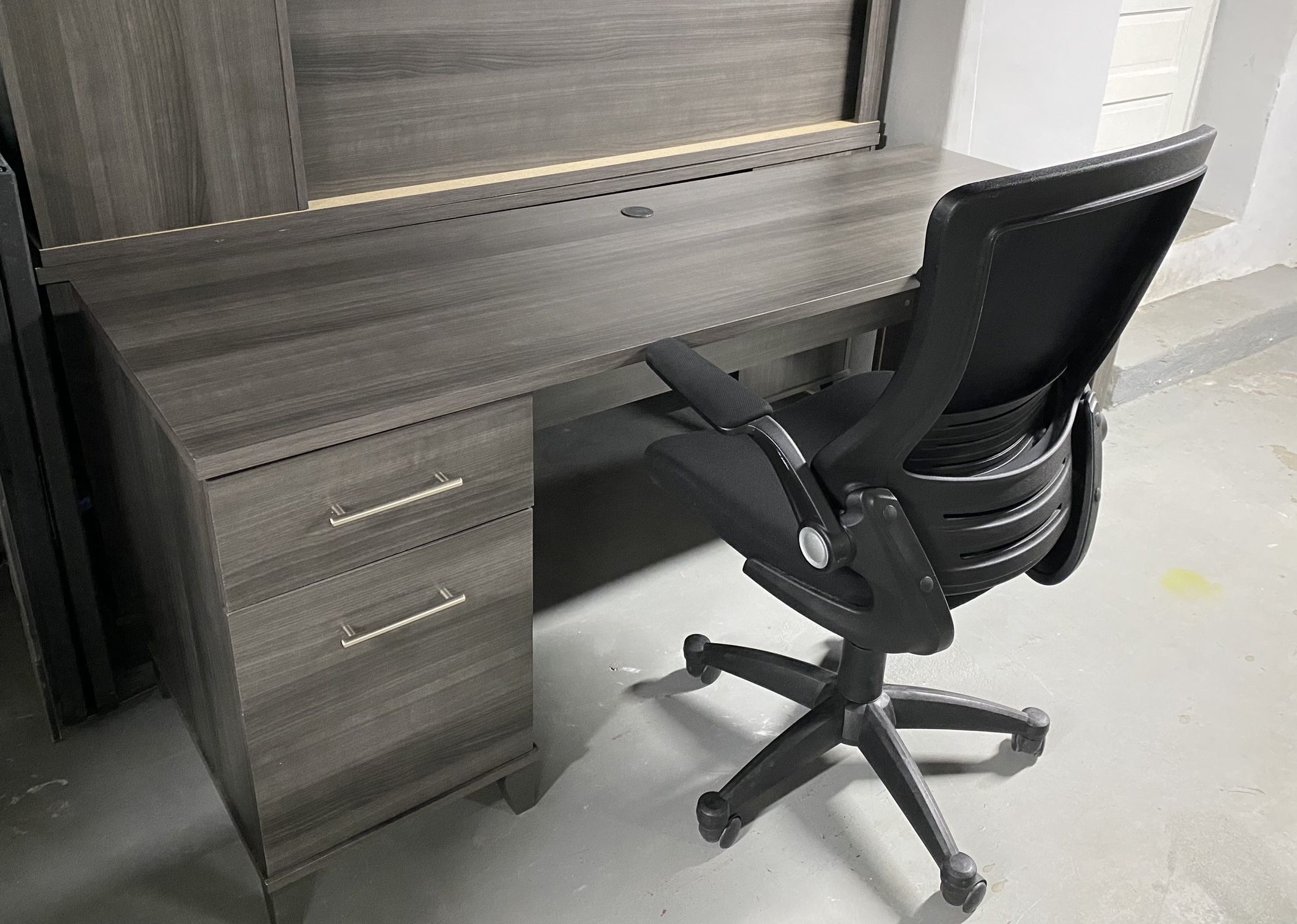OFFICE DESKS WITH DRAWERS ,GRAY OFFICE CHAIR AND BLACK SPINNING CHAIRS