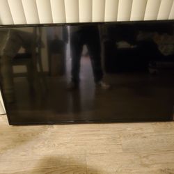 60' Insignia TV With Mount 