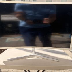 Samsung 32” Curved Monitor – White – HDMI & DisplayPort